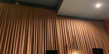 Fue a ver “Destino final” al cine por su cumpleaños y se le cayó una parte del techo encima