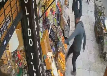 Un hombre se enojó porque no le regalaron verduras y destrozó el local