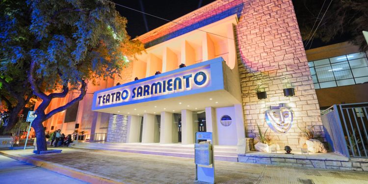 Renace el arte: el Teatro Sarmiento reabrió sus puertas con una imagen impactante