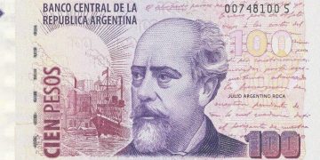 Billete de $100: cuánto rinde hoy la denominación que en 2002 alcanzaba para 28 kilos de asado
