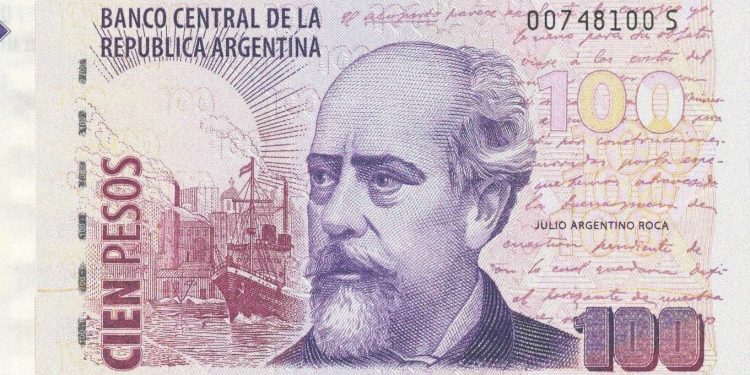 Billete de $100: cuánto rinde hoy la denominación que en 2002 alcanzaba para 28 kilos de asado