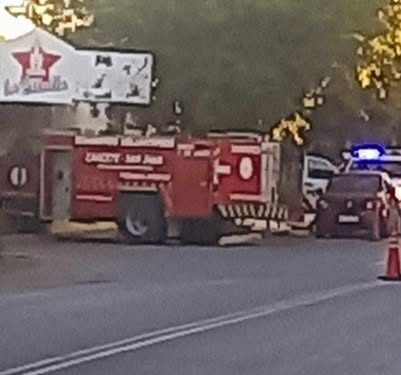Un camión de Bomberos sin frenos terminó incrustado en una panadería de Caucete