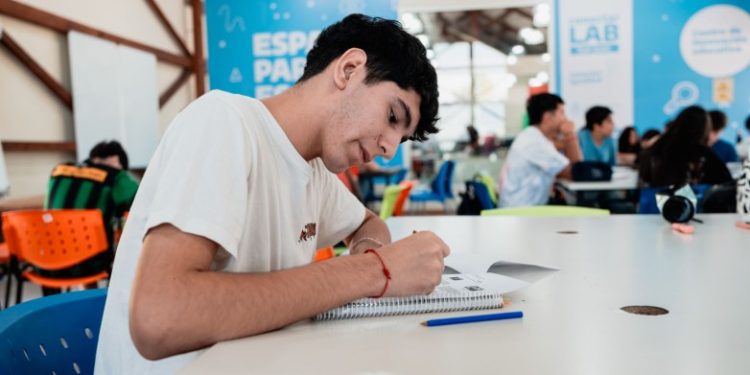 Inician las inscripciones de apoyo escolar gratuito para alumnos de secundaria