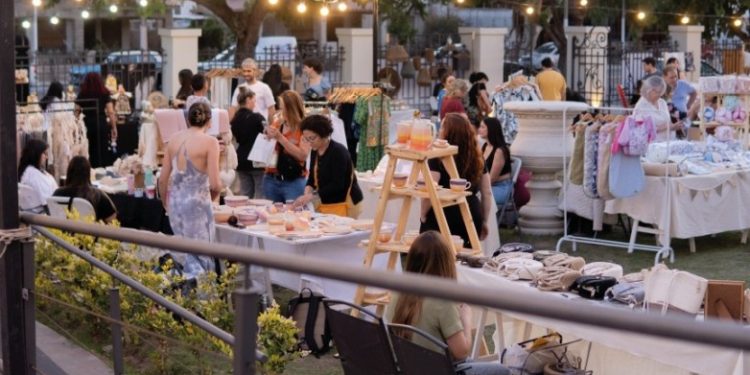 Paseo de domingo por la tarde en el Chalet Cantoni