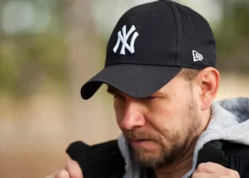 Según la psicología: ¿Qué significa usar gorras todos los días?