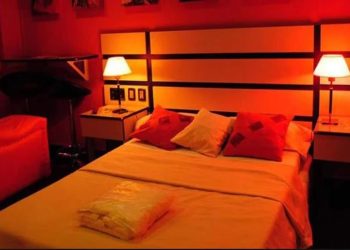 Murió en un hotel alojamiento, su amante escapó y su esposa reconoció el cuerpo