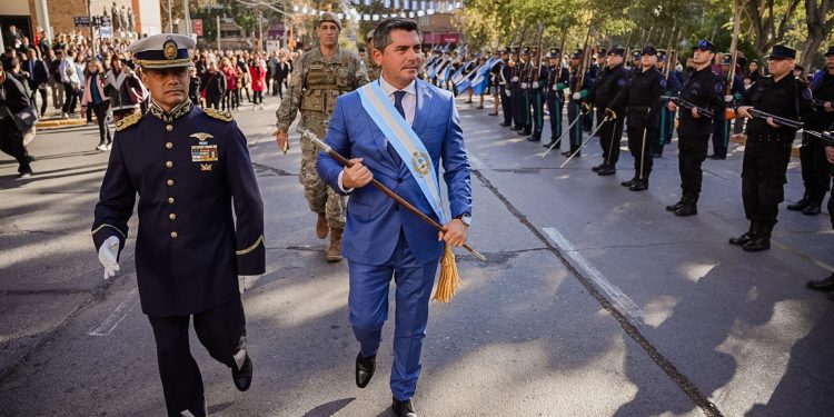 Con un acto solemne, Orrego dio inicio a los homenajes por el 25 de Mayo