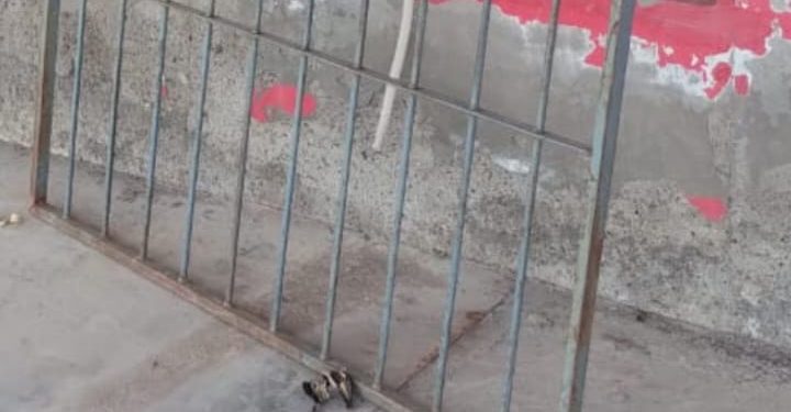 25 de Mayo: Una mujer encontró a un vecino, menor de edad, adentro de su casa