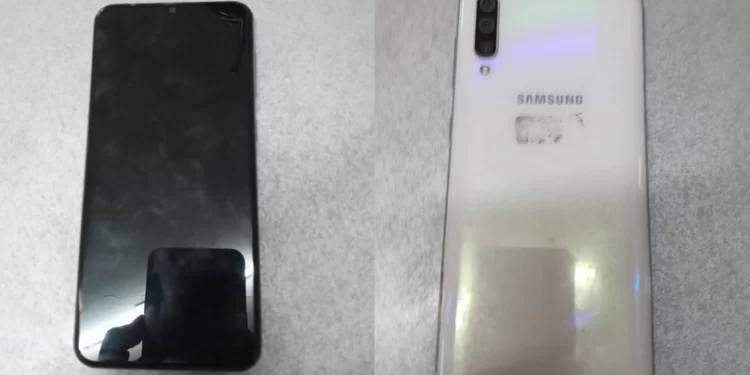 Vendió un celular robado por $50 mil: terminó preso y el cómplice también