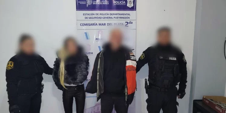 Una pareja destruyó una habitación de un hotel alojamiento y huyó en moto