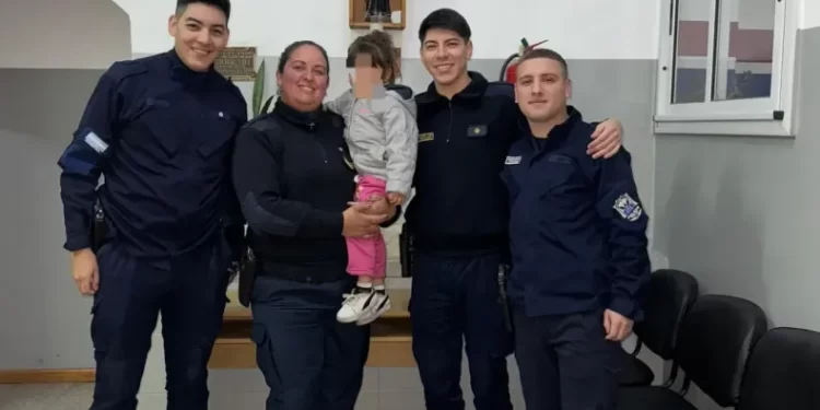 Policías de San Juan salvaron a una beba de 3 años que sufrió un paro cardiorrespiratorio