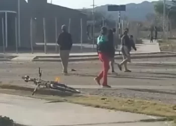 Tensión vecinal en Caucete: enfrentamiento entre dos familias movilizó a la Policía