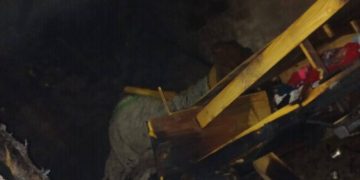 Tragedia: el fuego consumió su hogar mientras no estaban y quedaron sin nada