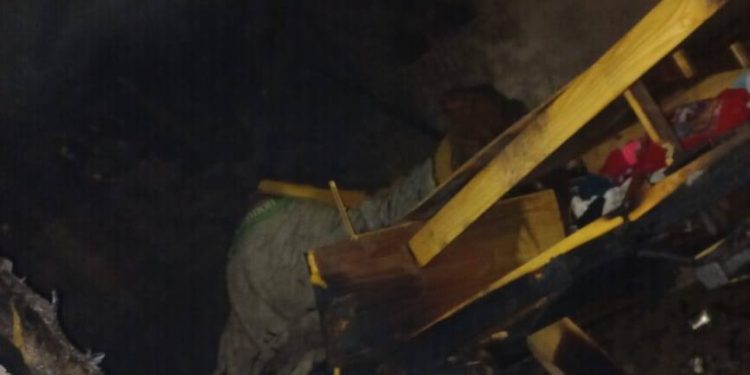 Tragedia: el fuego consumió su hogar mientras no estaban y quedaron sin nada