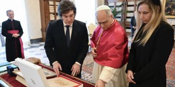El papa León XIV recibió a Javier Milei y anunció que visitará la Argentina