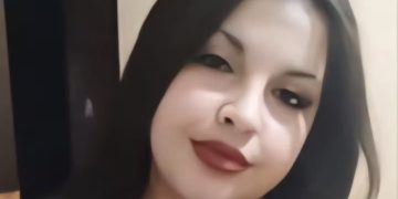 Una argentina de 22 años murió tras ser atropellada: el conductor circuló con el cuerpo en el techo