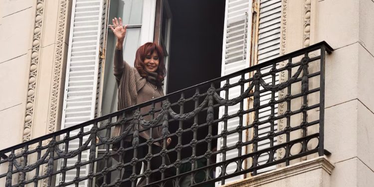 La Justicia dispuso la prisión domiciliaria para Cristina Kirchner: usará tobillera