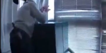 Un hombre tomó de rehén a su mamá, se atrincheró y la Policía lo redujo con una pistola Taser