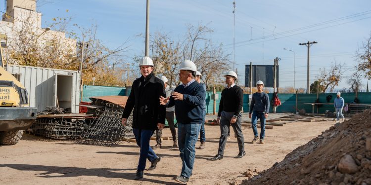 Orrego recorrió la obra del nuevo Instituto Odontológico de San Juan