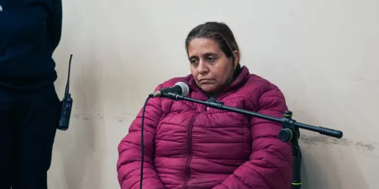 Estafó a una abuela con demencia y a su esposo sin piernas y fue detenida