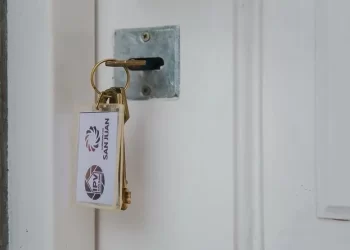 Motociclista hospitalizado tras ser embestido por un camión en Las Chacritas