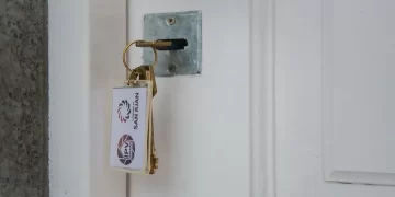 Motociclista hospitalizado tras ser embestido por un camión en Las Chacritas