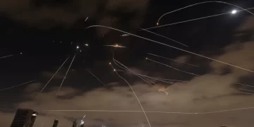 Irán lanza una nueva ofensiva contra Israel en medio de una creciente escalada militar