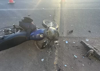 Motociclista hospitalizado tras ser embestido por un camión en Las Chacritas