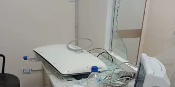 Ataque en el Hospital Rawson: un padre rompió el vidrio y lastimó a un enfermero