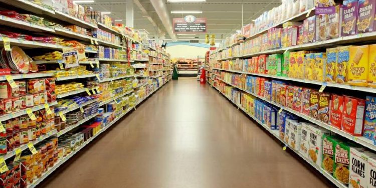 Un supermercado deberá pagarle 8 millones de pesos a una niña que se fracturó porque le cayeron encima canastos de tomates