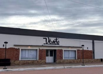 Escándalo: Un comisario llevó a los presos como mozos a su casamiento