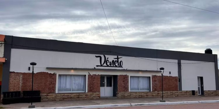 Escándalo: Un comisario llevó a los presos como mozos a su casamiento