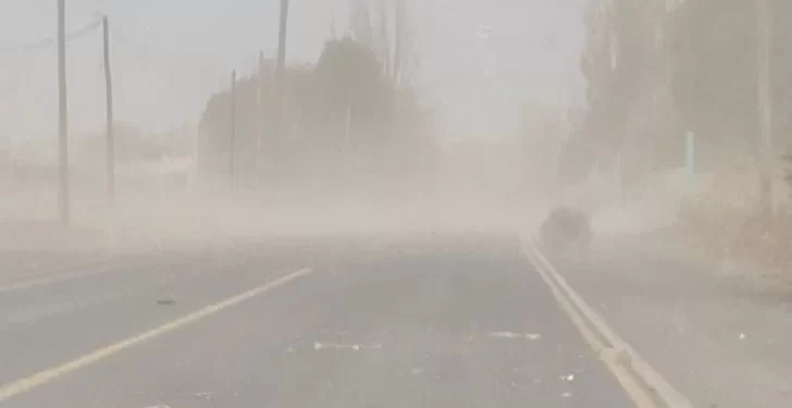Alerta máxima por Viento Zonda y nieve: cuándo llegan las ráfagas más intensas