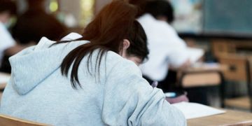 Maestra hizo golpear la cabeza contra el pizarrón a una alumna de 10 años