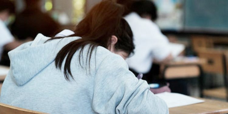 Maestra hizo golpear la cabeza contra el pizarrón a una alumna de 10 años