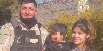 Bebé se ahogaba y policías lo reanimaron y salvaron su vida