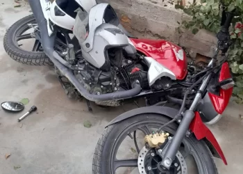 Violento arrebato y persecución: un detenido y un prófugo tras intento de fuga en moto