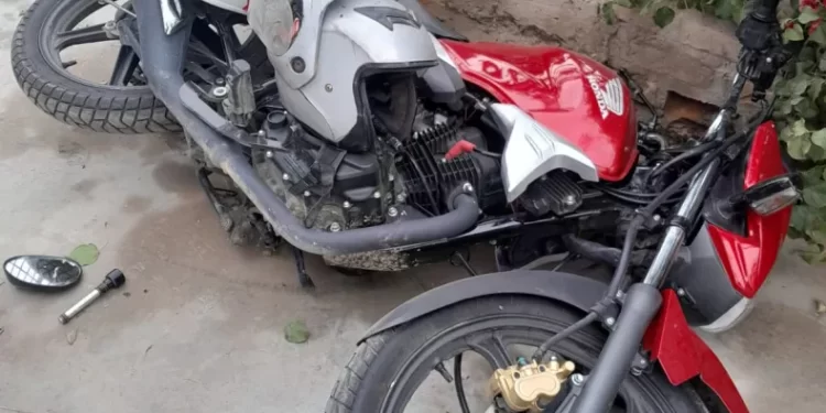 Violento arrebato y persecución: un detenido y un prófugo tras intento de fuga en moto