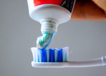 Colgate ofrece un recambio gratuito para la pasta dental prohibida por ANMAT