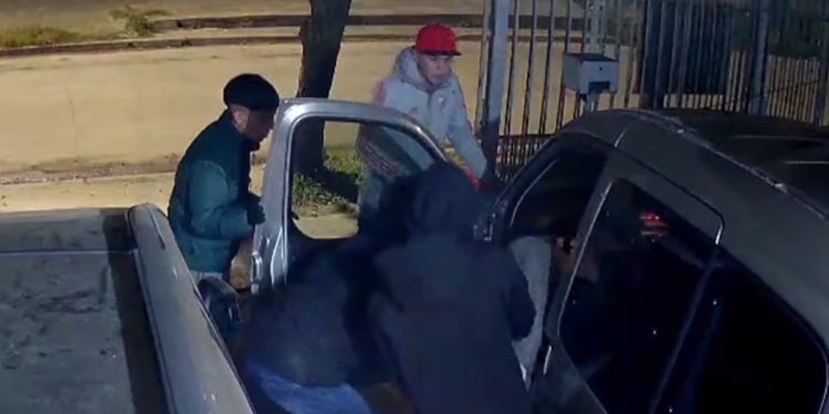 Ladrones le robaron la camioneta que usaba para trabajar y pide ayuda para recuperarla