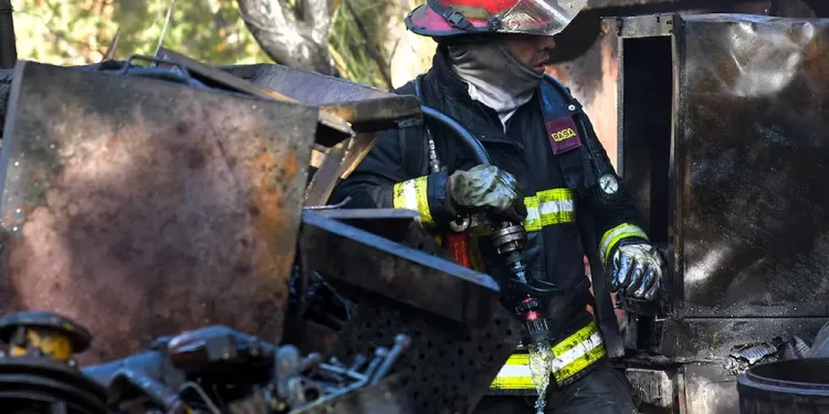 Explotó una estufa mientras dormía una familia: un hombre está en grave estado