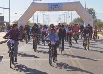 Chimbas despidió las vacaciones con una multitudinaria bicicleteada