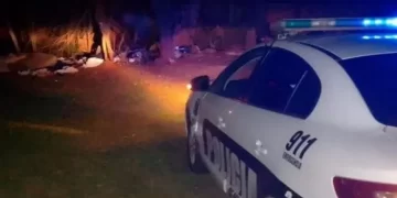 Detuvieron a un hombre mientras arrastraba un cuerpo a un descampado