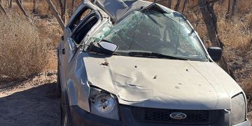 Perdió el control y volcó en Caucete: la camioneta terminó dentro de una finca
