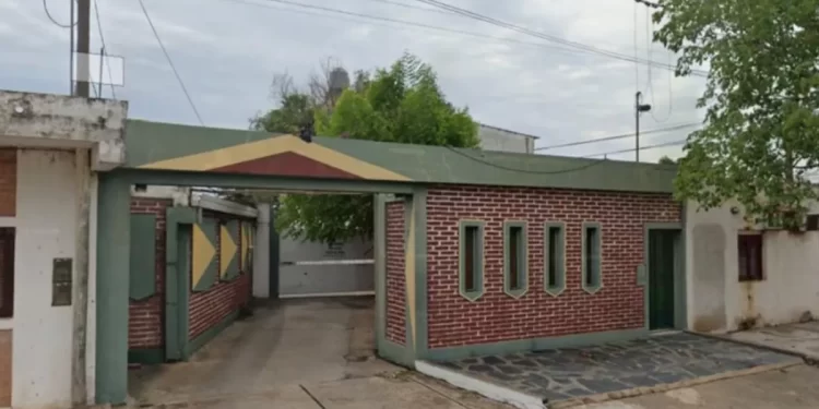 Una mujer de 69 años murió en un hotel alojamiento y detuvieron a un hombre