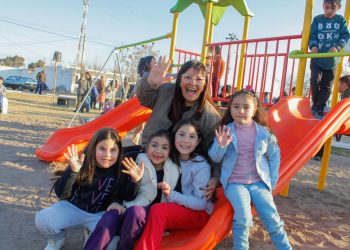 Chimbas: la intendenta Daniela Rodríguez inauguró la nueva plaza de Andacollo VI
