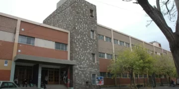 Alerta por amenaza de bomba en una escuela céntrica de San Juan