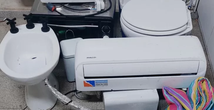 Robaron en una vivienda y abandonaron los objetos en un descampado