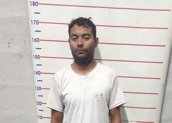 Intentó atacar a un policía en el calabozo: tenso momento en una comisaría