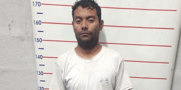 Intentó atacar a un policía en el calabozo: tenso momento en una comisaría
